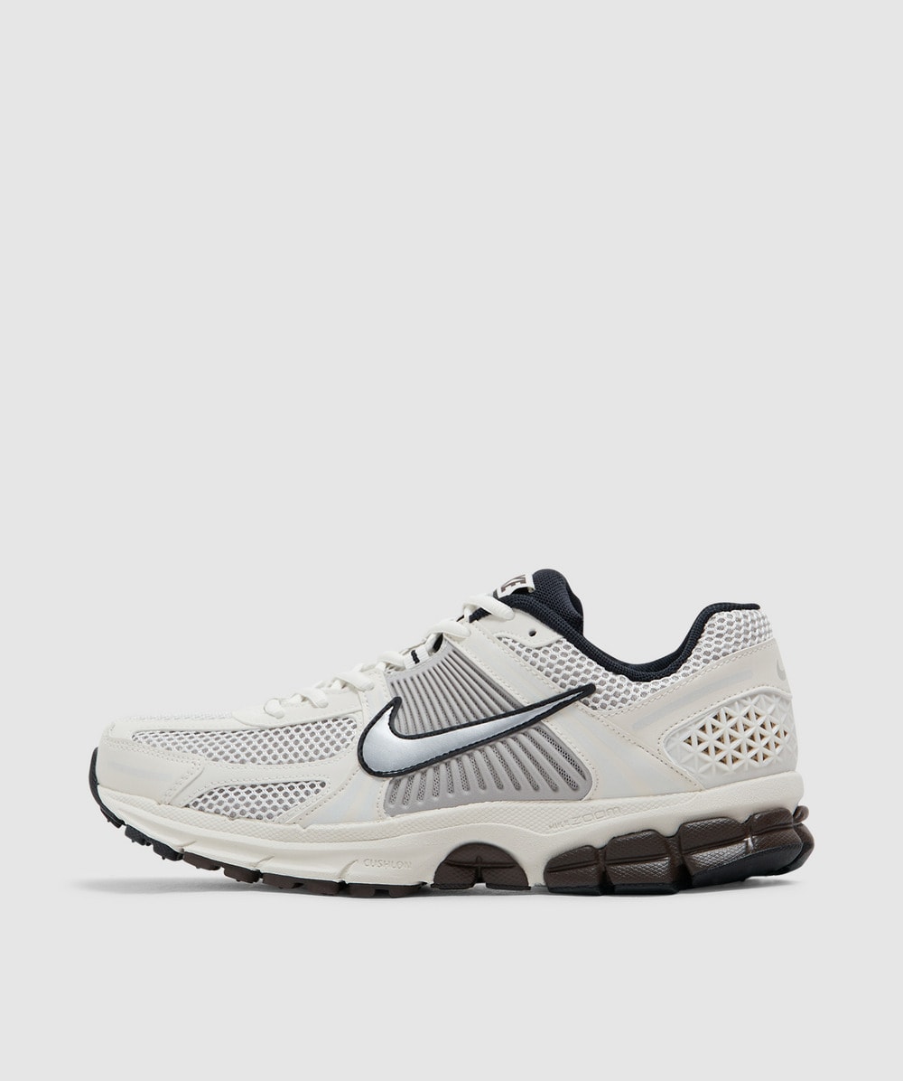 Nike Vomero 5 sneaker | PHANTOM/MTLC PLATINUM-LT IRON ORE-BAROQUE BROWN ...