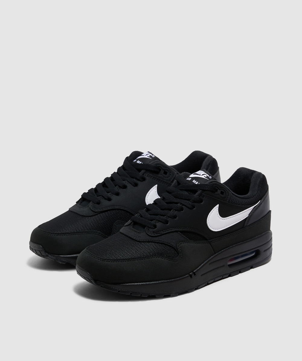 Black and white air max 1 hotsell