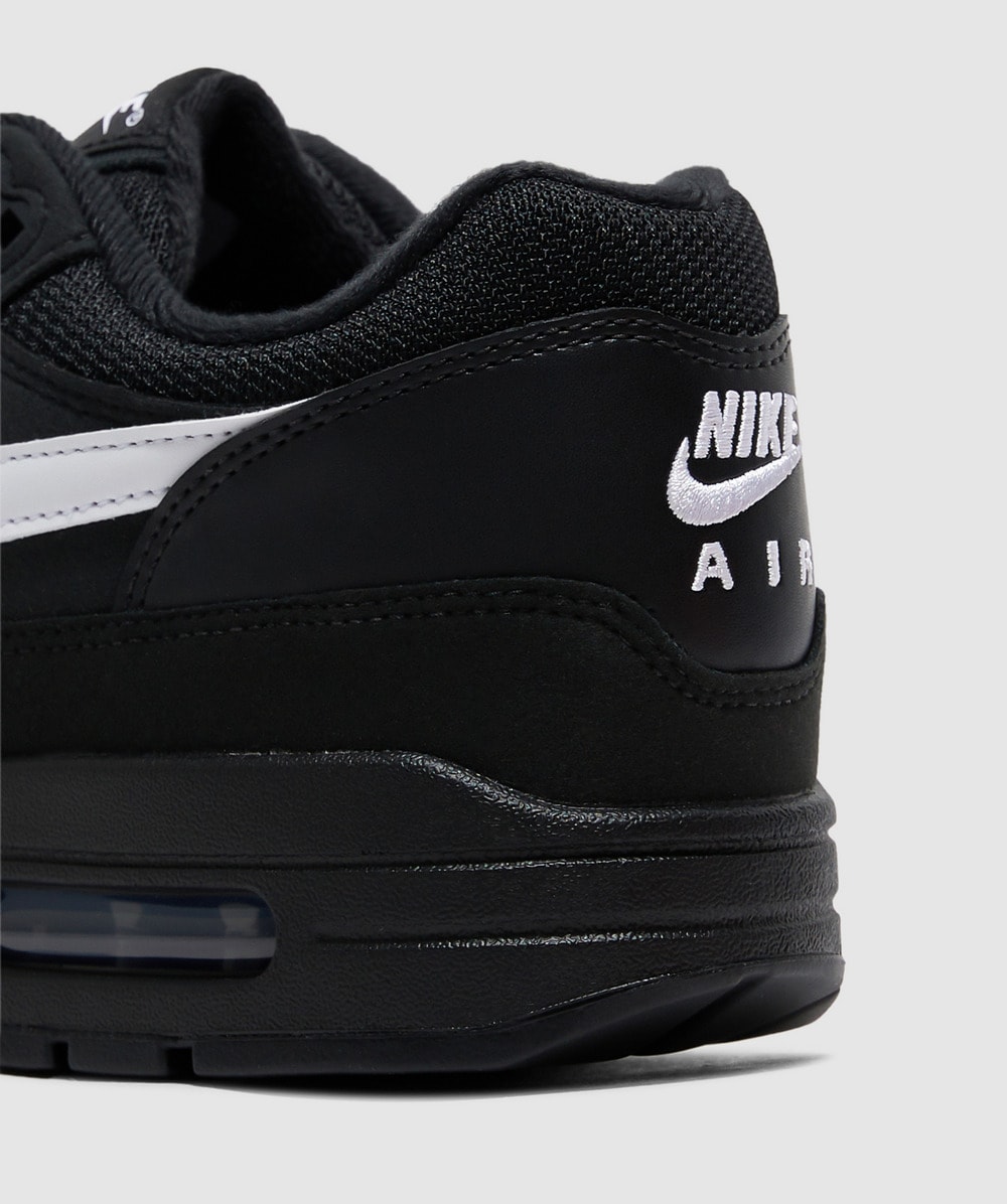 Black and white nike air max 1 best sale