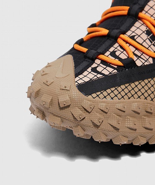 nike acg mountain fly low fossil